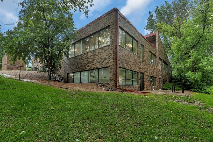 More Photos Of 10 Riverside Ave S, Sartell Office For Lease