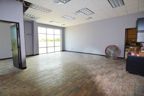 More Photos Of 15926 University Oak, San Antonio Warehouse For Lease