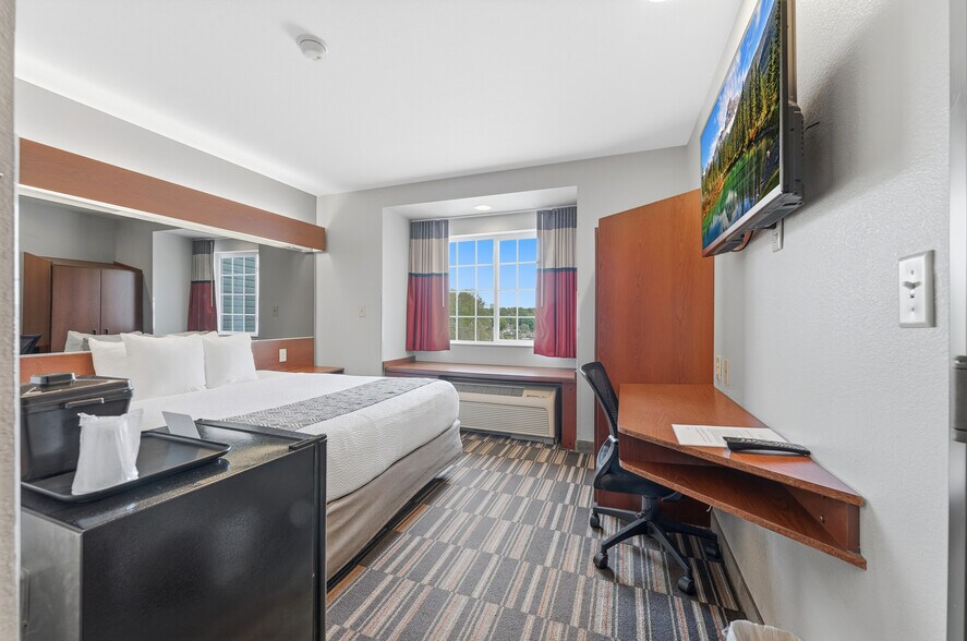 More Photos Of 15 Lawless Rd, Morgantown Hotel For Sale