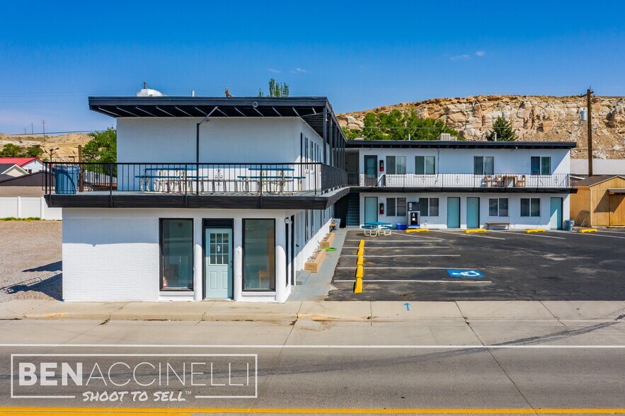 More Photos Of 1411 9th St, Rock Springs Hotel For Sale