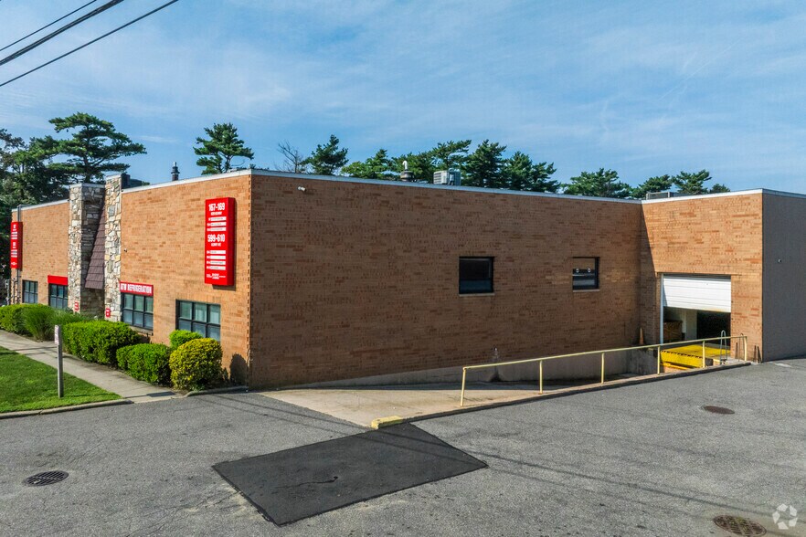 More Photos Of 599-601 Albany Ave, Amityville Warehouse For Lease
