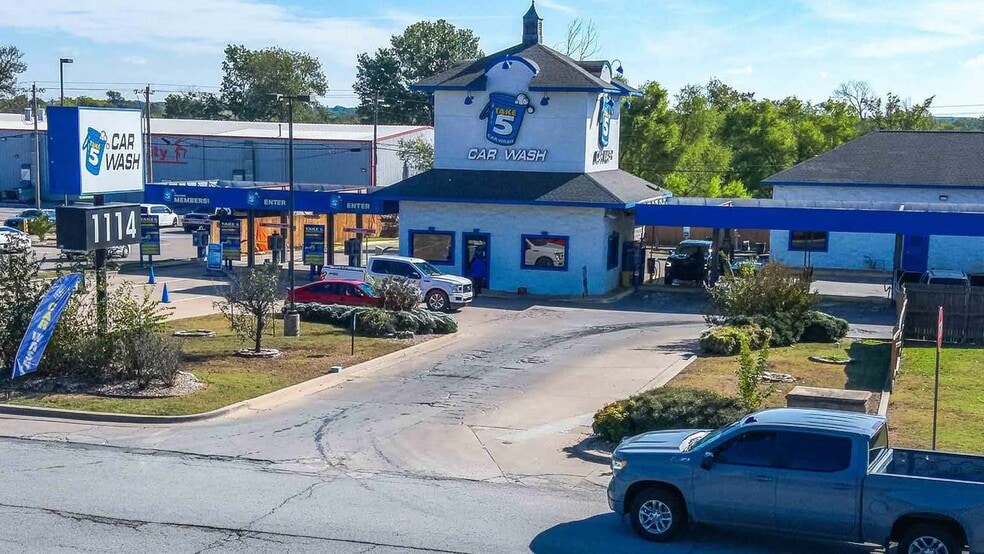 Primary Photo Of 1114 S Lynn Riggs Blvd, Claremore Carwash For Sale