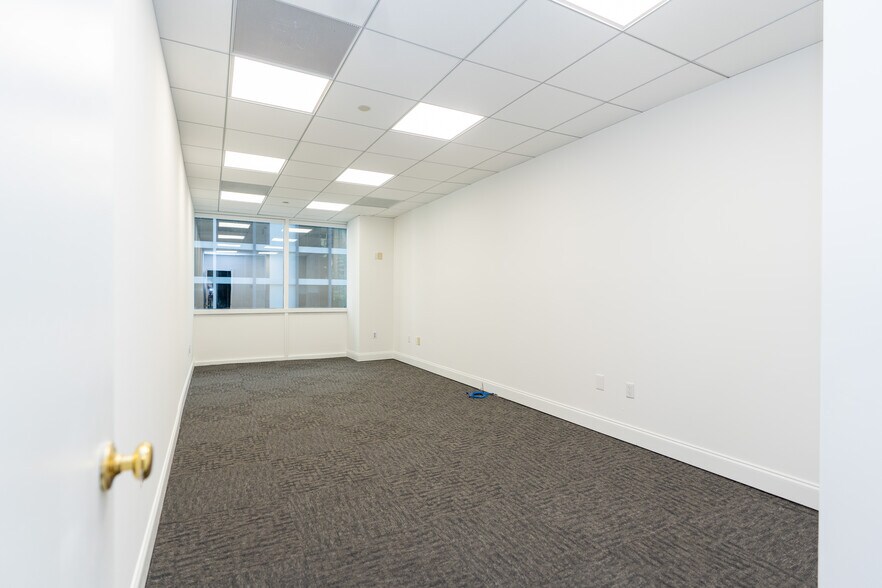 More Photos Of 1200 Brickell Ave, Miami Office For Lease