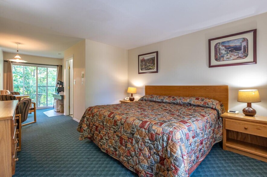 More Photos Of 6203 Willow Av, Summerland Hotel For Sale