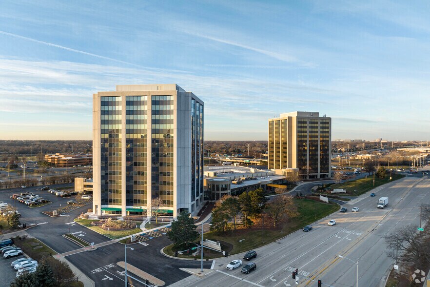 More Photos Of 1415 W 22nd St, Oak Brook Office For Lease