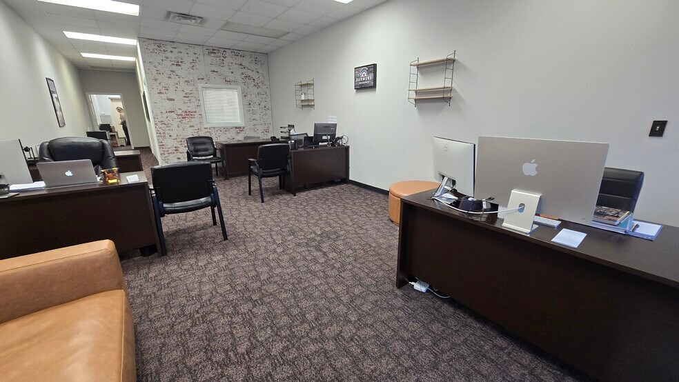 More Photos Of 980-1000 N Main St, Vidor Storefront Retail Office For Lease