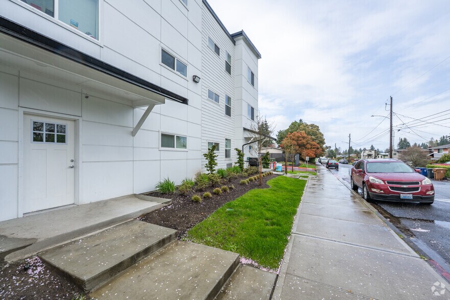 More Photos Of 7431-7435 Pacific Ave, Tacoma Apartments For Sale