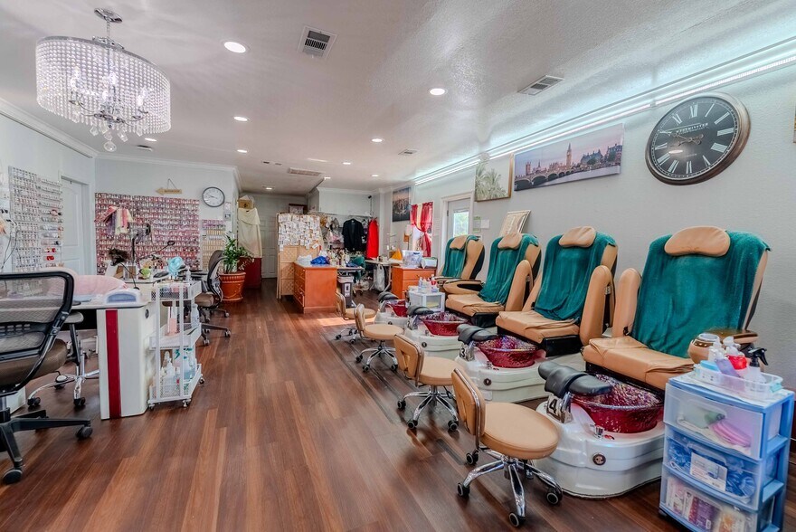 More Photos Of 3500 Mobile Hwy, Pensacola Freestanding For Sale