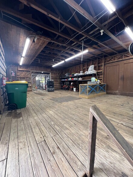 More Photos Of 11 E Texas Ave, Baytown General Retail For Sale