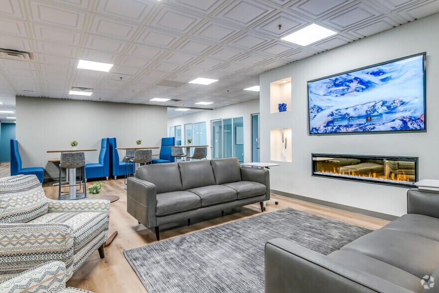 More Photos Of W239 N3490 Pewaukee Rd, Pewaukee Office For Sale