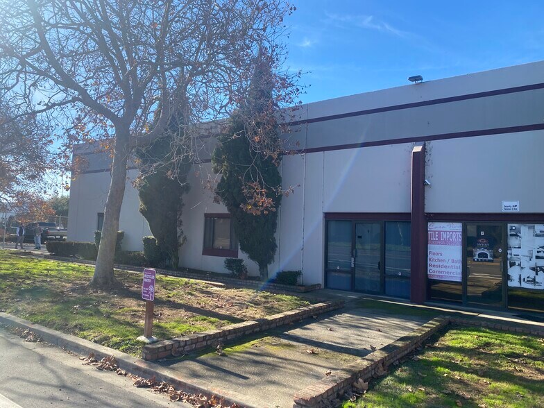 More Photos Of 21087 Cabot Blvd, Hayward Warehouse For Lease