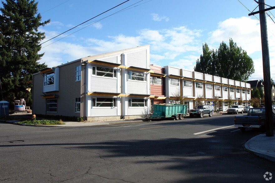 More Photos Of 3829-3843 NE Tillamook St, Portland Office For Lease