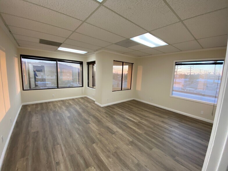 More Photos Of 1314 W Glenoaks Blvd, Glendale Loft Creative Space For Lease