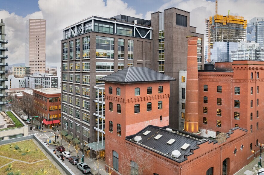 More Photos Of 1120 NW Couch St, Portland Office For Lease