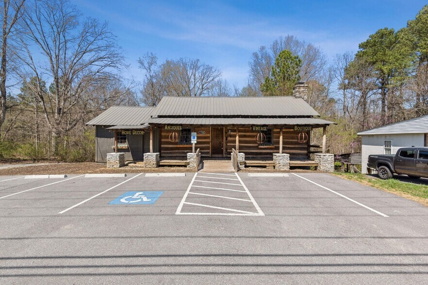 More Photos Of 1760 Fairview Blvd, Fairview General Retail For Sale