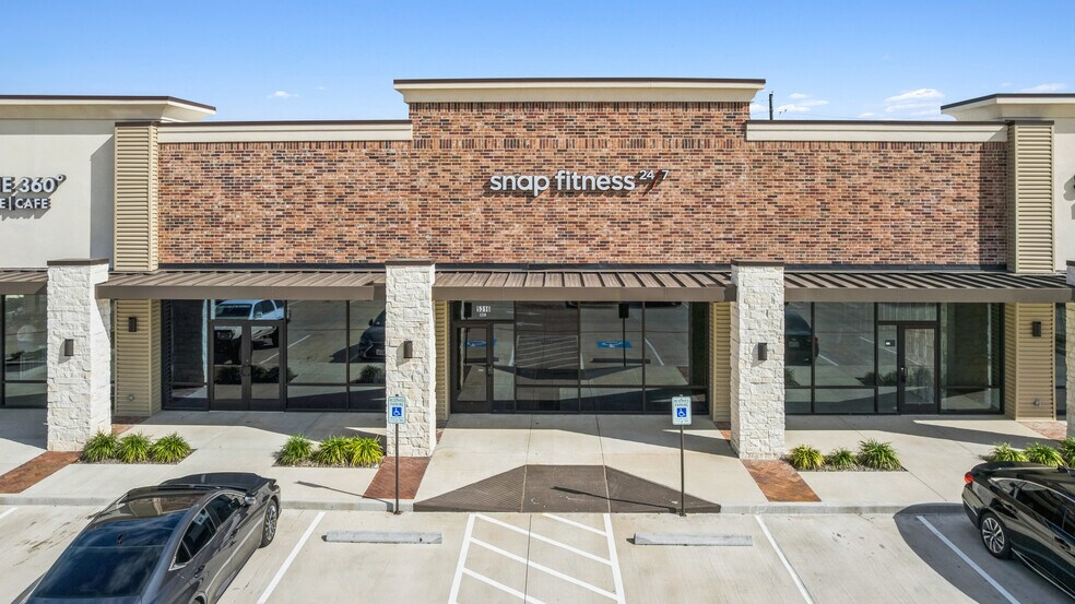 More Photos Of 5304 Sienna Pky, Missouri City General Retail For Sale