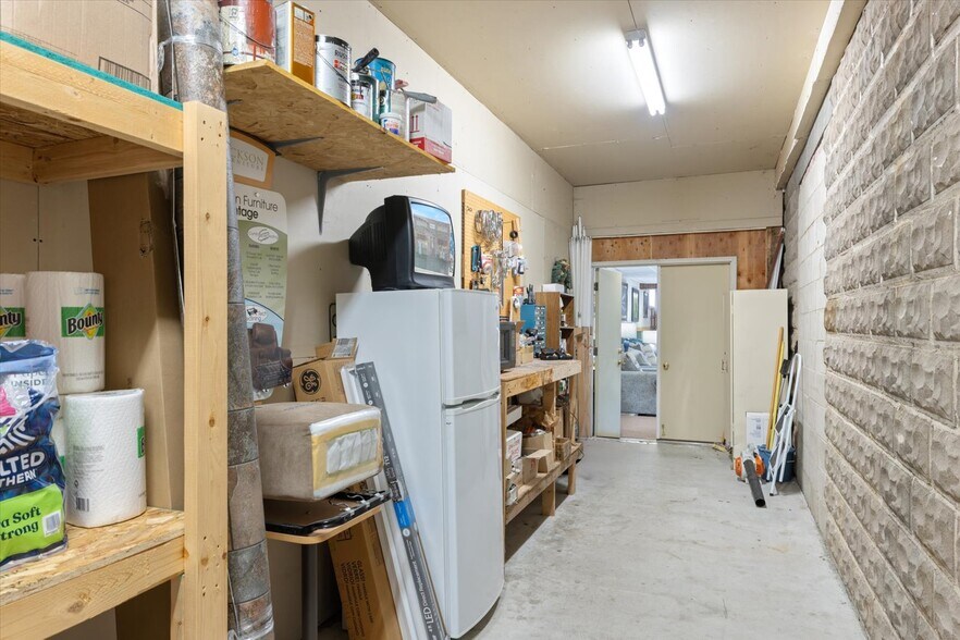 More Photos Of 816 NW 4th St, Grand Rapids General Retail For Sale