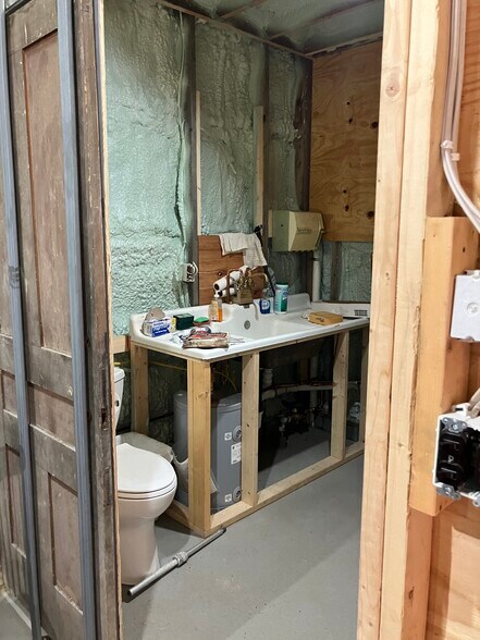 More Photos Of 2985 Mill Pl, Sauquoit Manufacturing For Sale