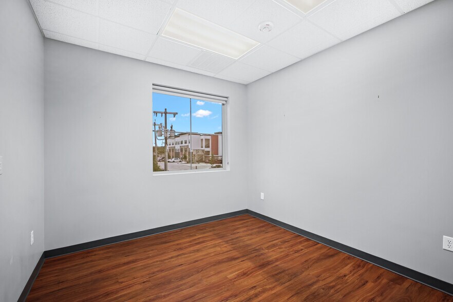 More Photos Of 2 Spurs Ln, San Antonio Office For Sale