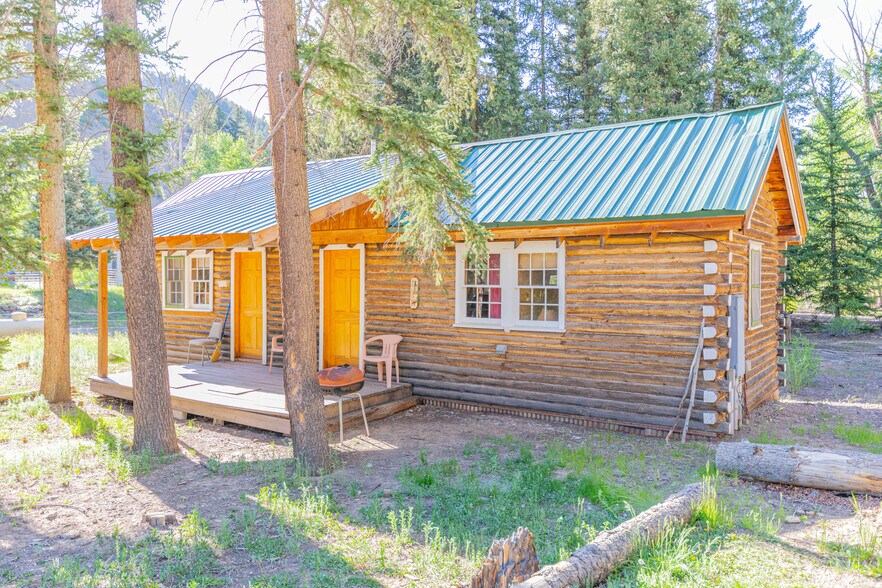 More Photos Of 860 County Road 142, Lake City Hotel For Sale