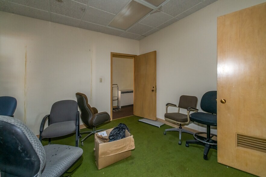 More Photos Of 100-106 S Main st, Ishpeming Bank For Sale