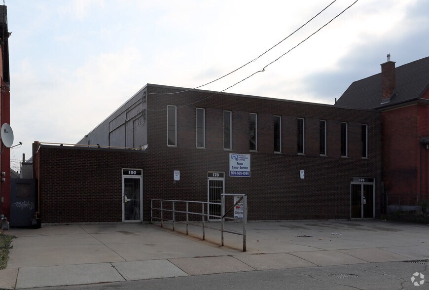 More Photos Of 176-180 Mary St, Hamilton Flex For Lease