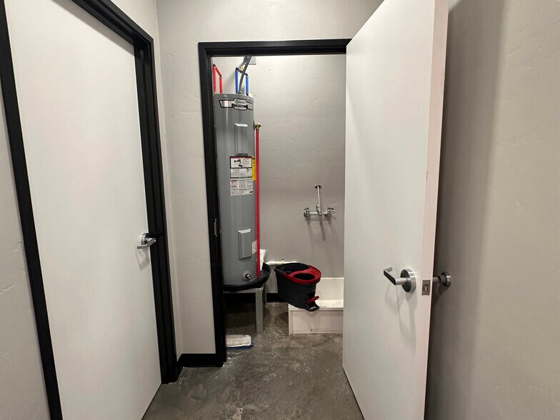 More Photos Of 482 County Road 132, Pecos Manufacturing For Lease