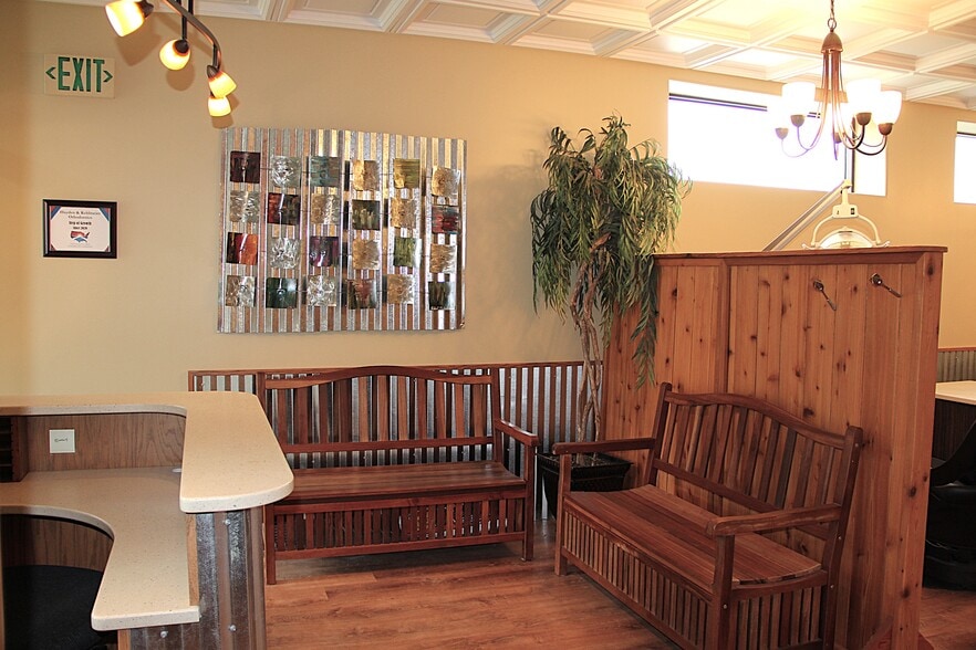 More Photos Of 1030 W 8th St, Junction City Office For Sale
