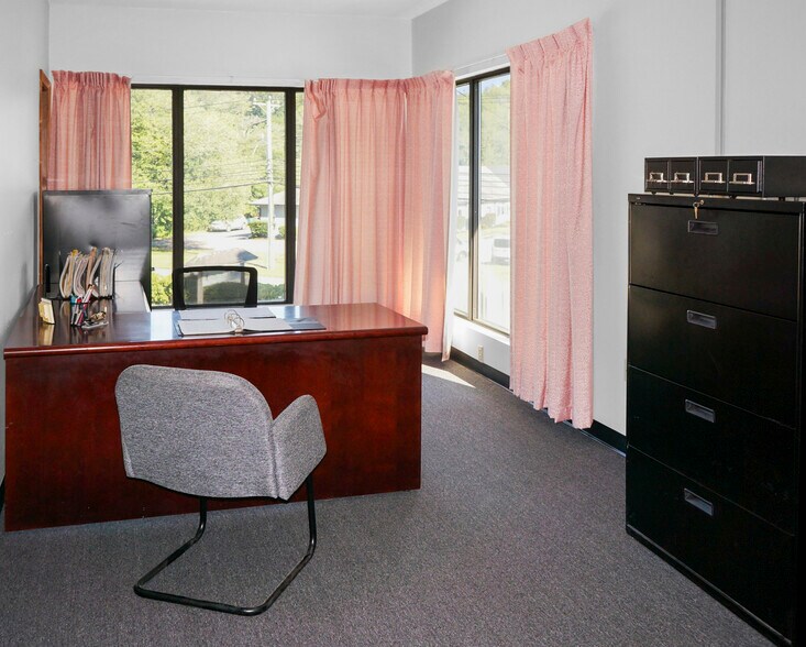 More Photos Of 20 S Anguilla Rd, Pawcatuck Office For Sale