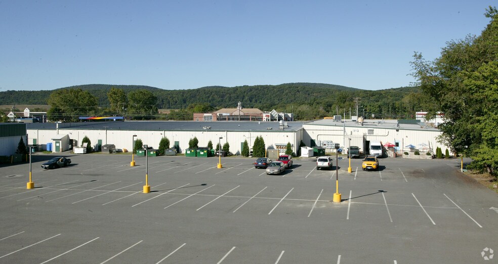 More Photos Of 129-145 Danbury Rd, New Milford Storefront For Lease