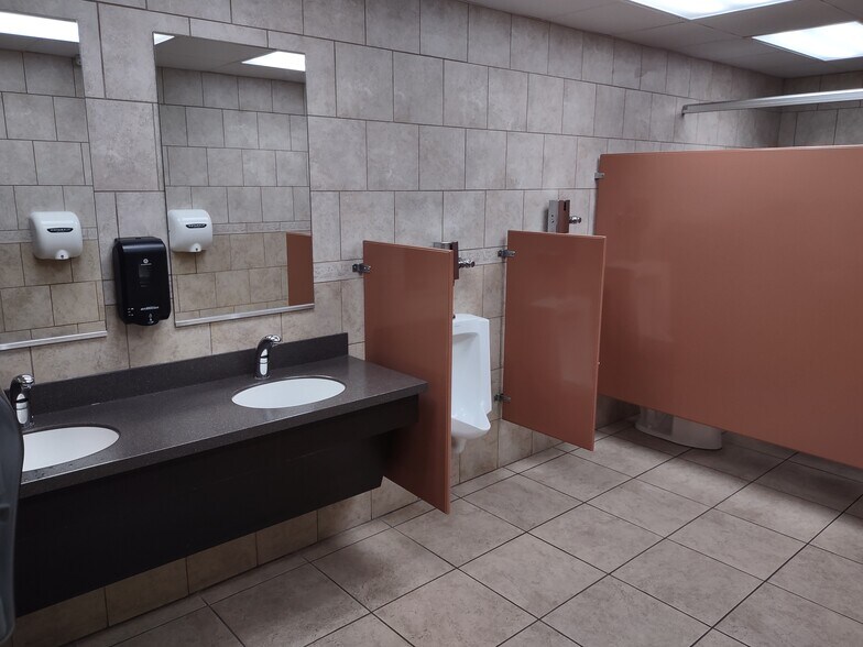 More Photos Of 5676 Industrial Park Rd, Winona Light Manufacturing For Lease