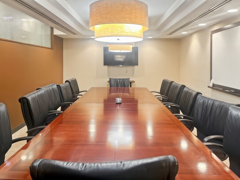 Primary Photo Of 125 S Wacker Dr, Chicago Coworking Space