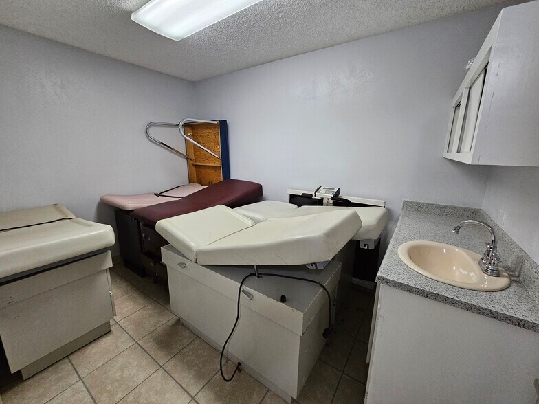 More Photos Of 1376 N Waterman Ave, San Bernardino Medical For Lease