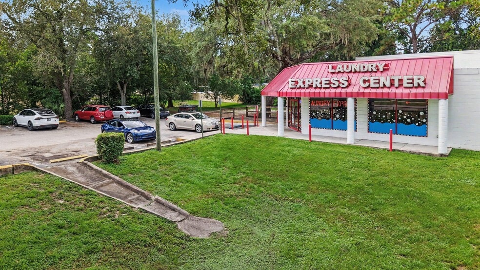 More Photos Of 12712 56th St N, Temple Terrace Freestanding For Sale