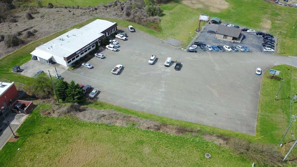 More Photos Of 12400 Cumming Hwy, Canton Restaurant For Lease