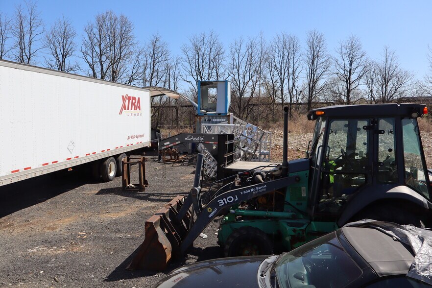 More Photos Of Catasauqua Ave., Whitehall Warehouse For Lease