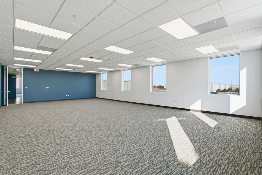 More Photos Of 611 Choctaw Ln, Katy Distribution For Lease