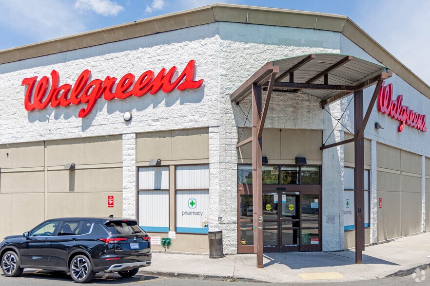 More Photos Of 691 Co-op City Blvd, Bronx Unknown For Lease