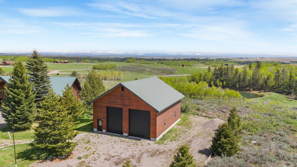 More Photos Of 1665 Whisper Ridge Rd, Ashton Hotel For Sale