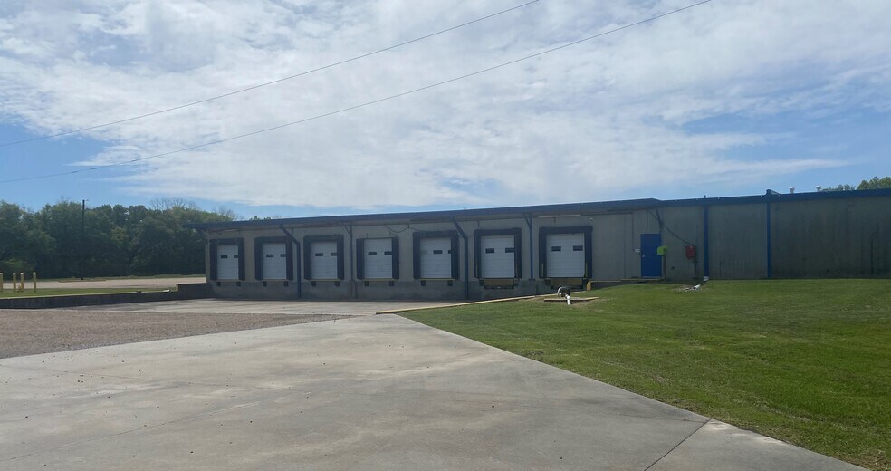 More Photos Of 302 Klaby Meaux Rd, Kaplan Distribution For Lease