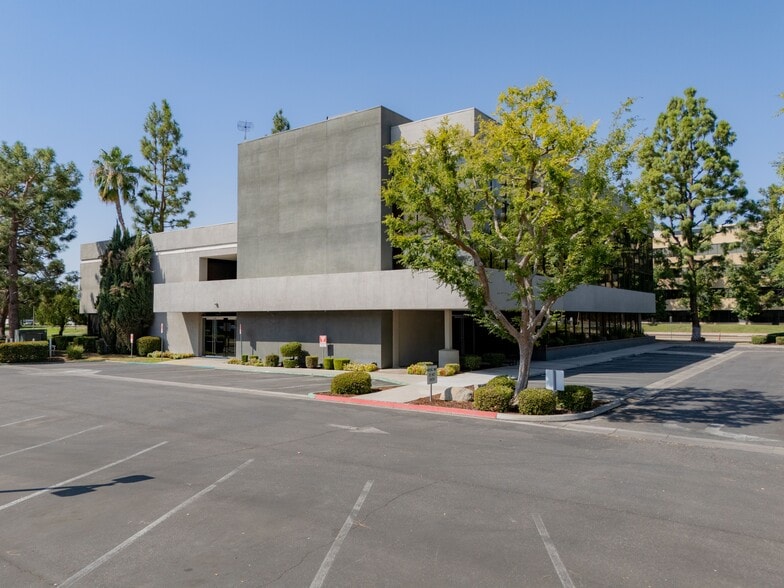More Photos Of 5055 California Ave, Bakersfield Office For Sale