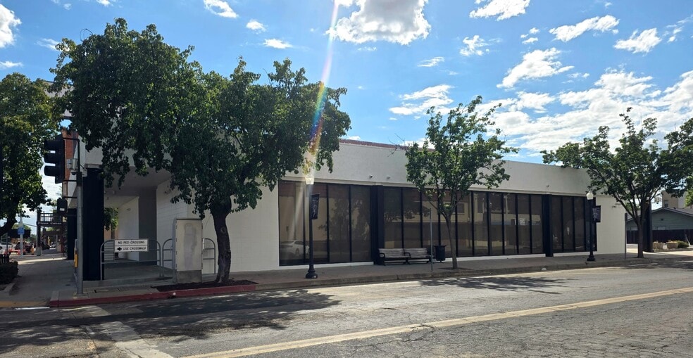More Photos Of 231-233 E Yosemite Ave, Madera Bank For Sale