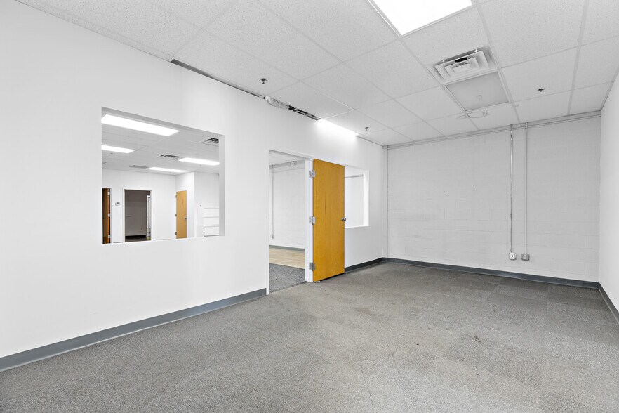 More Photos Of 575 Corporate Dr, Mahwah Industrial For Lease