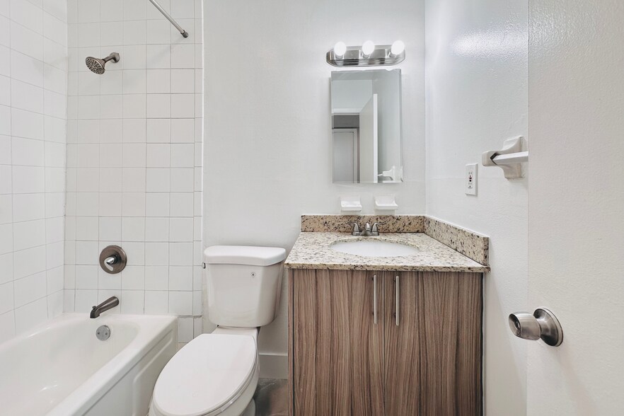 More Photos Of 999 W Prospect Rd, Oakland Park Apartments For Sale