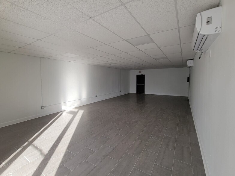 More Photos Of 2013-2023 Jammes Rd, Jacksonville Storefront For Lease