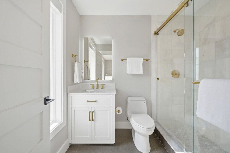 More Photos Of 443 Walnut St, Sewickley Flex For Sale