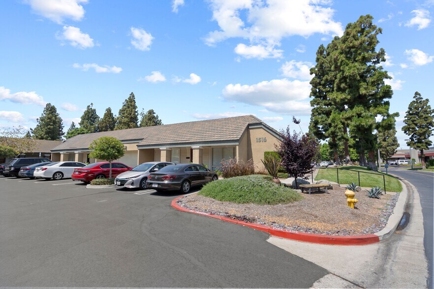 More Photos Of 1516 Brookhollow Dr, Santa Ana Medical For Lease