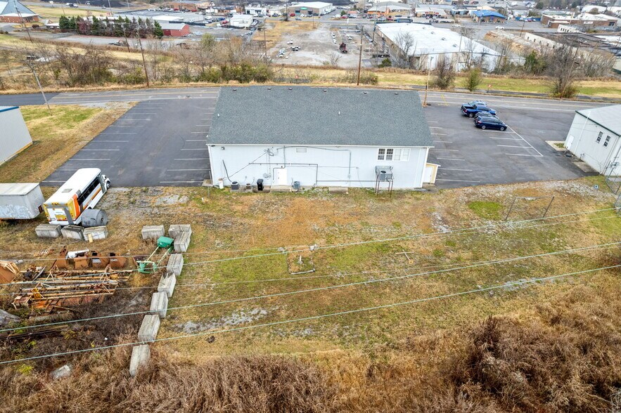 More Photos Of 701 Red River St, Clarksville Office For Sale