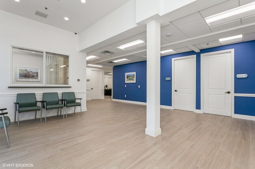 More Photos Of 2520 Tamiami Trl N, Nokomis Medical For Sale