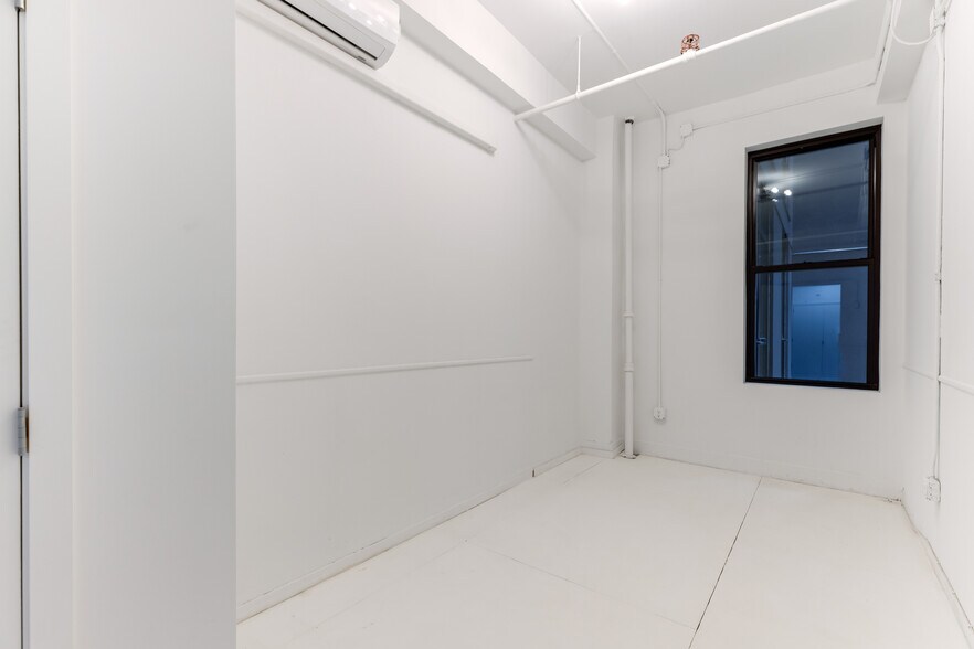 More Photos Of 335 W 38th St, New York Apartments For Sale